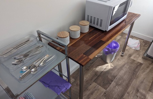 Glebe House | Walk to city from 2 bedroom apartment with beautiful city and mountain views