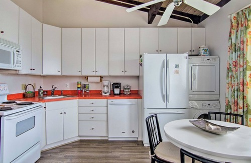 Dewey Beach Condo | Walk to Dewey Beach: Bright Condo w/Balcony!