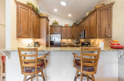 Ouray House | Walk to Downtown - Across from Ouray Hot Springs - Townhome with Balcony