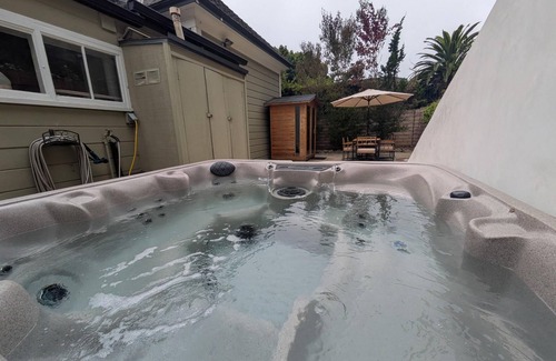 Ventura House | Walk To Downtown! Close To Beach -Hot Tub & Sauna