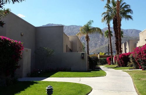 Baristo Condo | Walk To Downtown From Magical Oasis