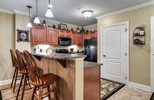 Gatlinburg Condo | Walk to Downtown Gatlinburg! Cozy Condo near Convention Center & Hiking Trails!