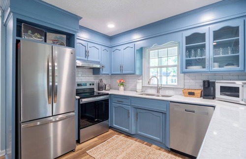 Hahira House | Walk to Downtown Hahira: Shops, Restaurants & Bars from Cozy 3-Bedroom Home