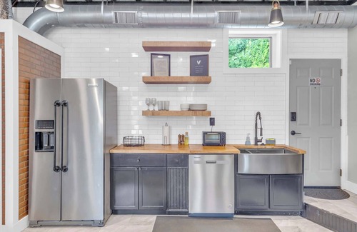 Spartanburg Apartment | Walk to Downtown, King Bed, great for long stays