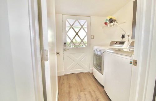 Jensen Beach House | Walk to Downtown - Pet Friendly - Close to Beaches!