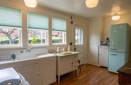 West Jefferson House | Walk to Downtown West Jefferson! Farmers Market, Breweries + MORE