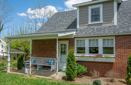 West Jefferson House | Walk to Downtown West Jefferson! Farmers Market, Breweries + MORE