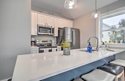 Charlevoix Condo | Walk to Dtwn: Charlevoix Condo w/Fireplace