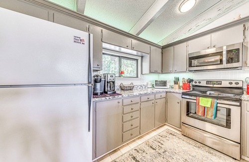 Ruidoso Condo | Walk to Dtwn Ruidoso: Mtn-View Condo w/Pool!