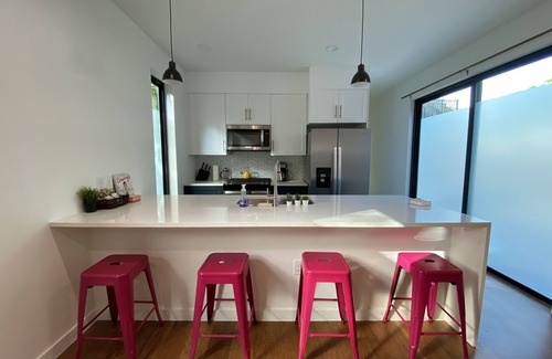 East Cesar Chavez House | Walk to East Austin restaurants + pets welcome