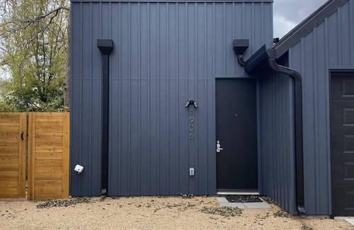 East Cesar Chavez House | Walk to East Austin restaurants + pets welcome