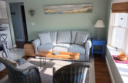 Easton's Point House | Walk to Easton's Beach - Newly renovated 2 bedroom and 2 bath cottage.