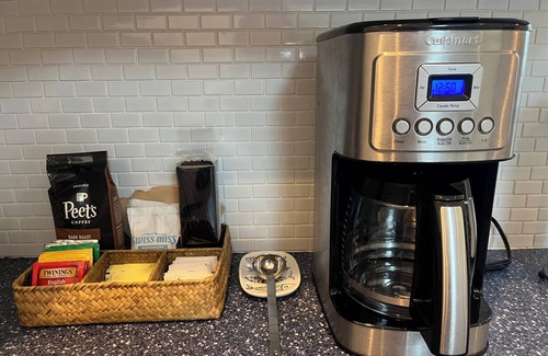 Easton's Point House | Walk to Easton's Beach - Newly renovated 2 bedroom and 2 bath cottage.