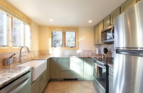 Evergreen Cabin | Walk to Evergreen Lake and downtown