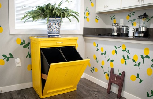 Mount Scott-Arleta House | Walk to everything from our cozy tiny home. nn