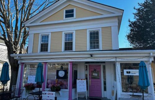 East Haddam Apartment | Walk To Goodspeed Opera House from this quaint 2 BDRM APT