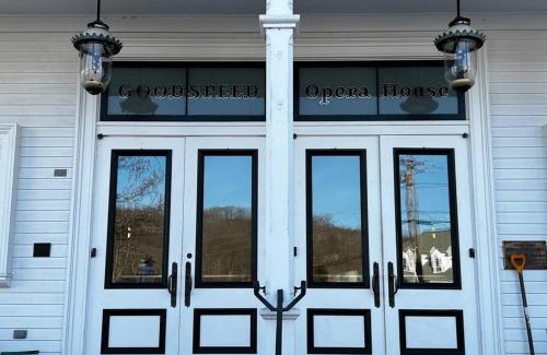 East Haddam Apartment | Walk To Goodspeed Opera House from this quaint 2 BDRM APT