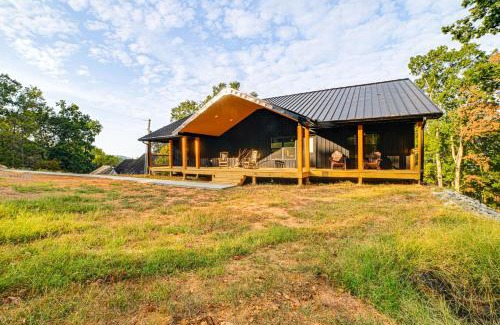 Cadiz House | Walk to Lake Barkley! Family Home with Outdoor Oasis