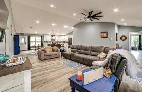 Cadiz House | Walk to Lake Barkley! Family Home with Outdoor Oasis