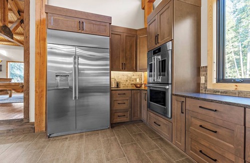 Hayden House | Walk to Lake, Boat Slip, Kayak, Event-Ready & More