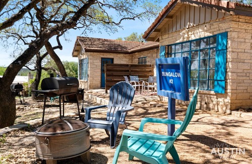 Volente Cabin | Walk to Lake Travis ✦ Lakefront Waterpark ✦ Cozy Studio w/Firepit & Patio