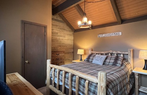 Blodgett Mills House | Walk to lifts at Greek Peak!