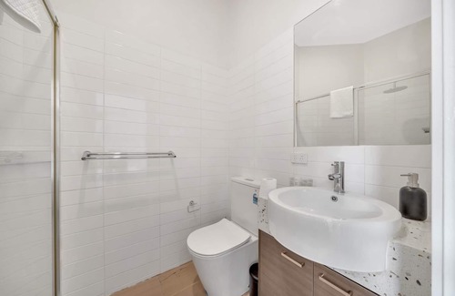 Richmond North Apartment | Walk to local icons the MCG, Rod Laver or explore