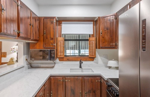 Fredericksburg House | Walk to Main! Hot Tub, Fire Pit, Texas Charm