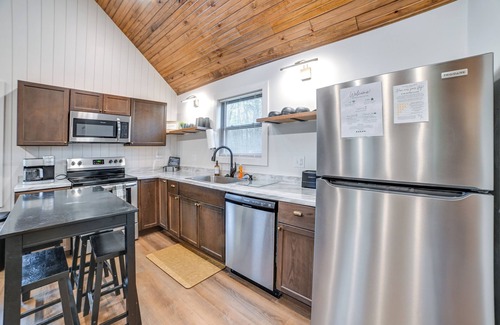 Springville Cabin | Walk to Marina: Springville Cabin w/Fire Pit!