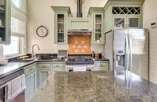 Natchez Cottage | Walk to Mississippi River & Dtwn: Historic Haven!