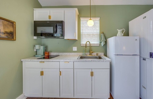 Jefferson Cottage | Walk to Museums: Art Deco Cottage in Jefferson