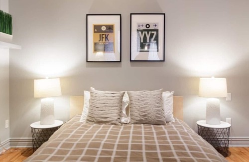 Cite Multimedia Apartment | Walk to Museums from an Airy Loft Apartment in Old Montreal