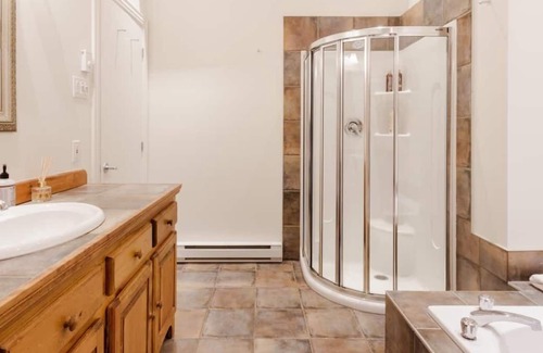 Cite Multimedia Apartment | Walk to Museums from an Airy Loft Apartment in Old Montreal