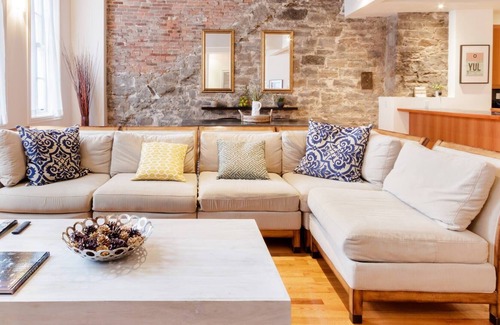 Cite Multimedia Apartment | Walk to Museums from an Airy Loft Apartment in Old Montreal
