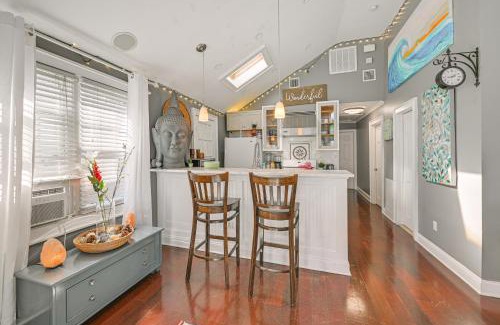 Long Beach House | Walk to Ocean Pet-Friendly Home in Long Beach!