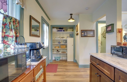 Cambridge Apartment | Walk to Park & River: Dog-Friendly Cambridge Gem