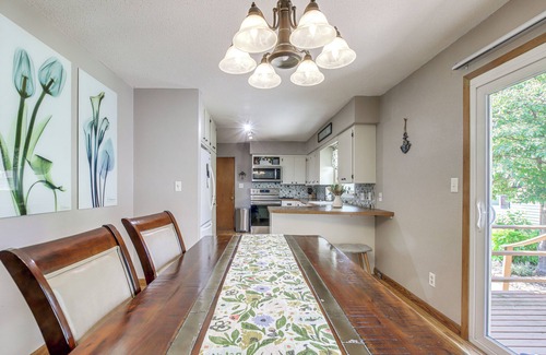 Waterloo Cottage | Walk to Park: Waterloo Home w/Furnished Deck