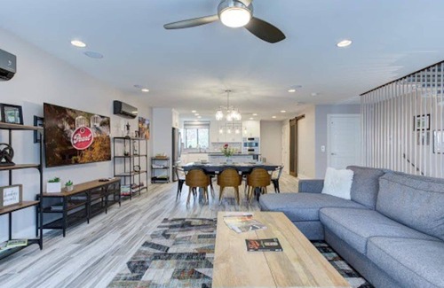 Tobin Hill House | Walk to Pearl & Riverwalk from Stylish Home—Rooftop Views & Movie Nights!