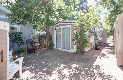 Mapleton Hill Cottage | Walk to Pearl Street, Cozy Guest House Studio, Historic Mapleton Hill