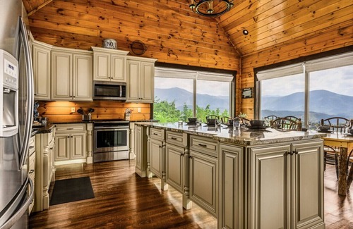 Chalet Village North Cabin | Walk to POOL, Hot Tub, VIEWS, Fire Pit, Game Room - Mountain View Lodge