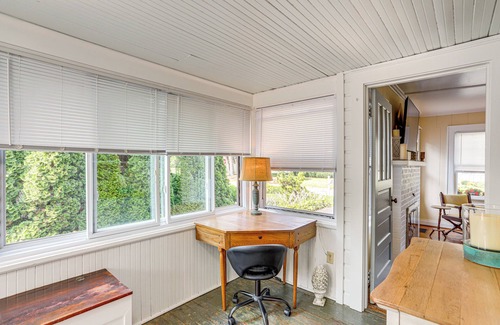Huron House | Walk to Private Beach: Lake Erie Retreat w/Yard!