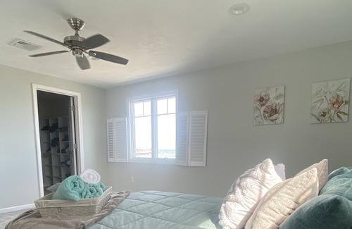 Minot House | Walk to private beach, stunning lighthouse & ocean views, pet & family friendly!
