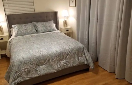 Stuart Cottage | Walk to restaurants in Historic Port Salerno