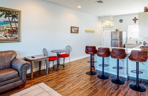 Sand Point Condo | Walk to Sandfest, Shared Pools, Boardwalk to Beach