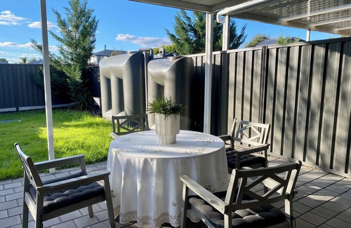 Magil House | Walk to Shops & Dining, 3 Baths, Sleeps 8, Ideal Location in Tranmere Adelaide.