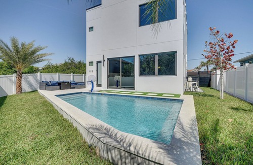 Avalon by the Sea House | Walk to Shore: Modern Stunner in Ormond Beach!
