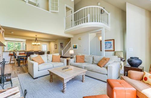 West Dover House | Walk to Ski Lift Spacious Condo in West Dover!