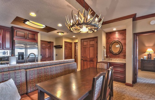 Gorgosa Condo | Walk to Ski. Westgate Canyons Condo. Pool/Hot tub.