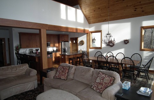 Wintergreen House | Walk to slopes and Mountain Inn/First Floor Master and Queen Bedrooms
