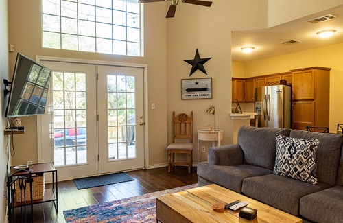 Bouldin House | Walk to SOCO - South 1st Launch Pad!